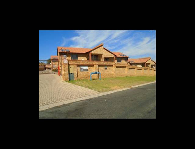 3 BEDROOM TOWNHOUSE FOR SALE IN ALBERTON NORTH